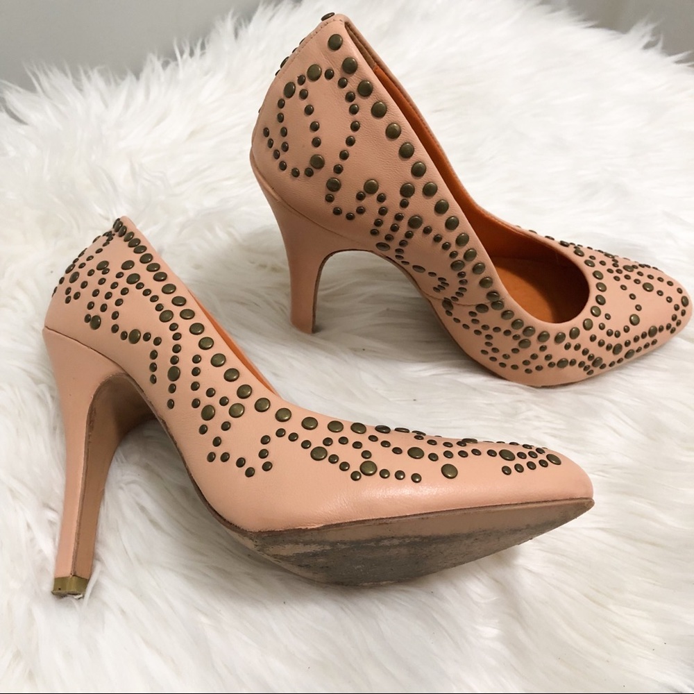 Kelsi Dagger peach studded pumps - Picture 3 of 4